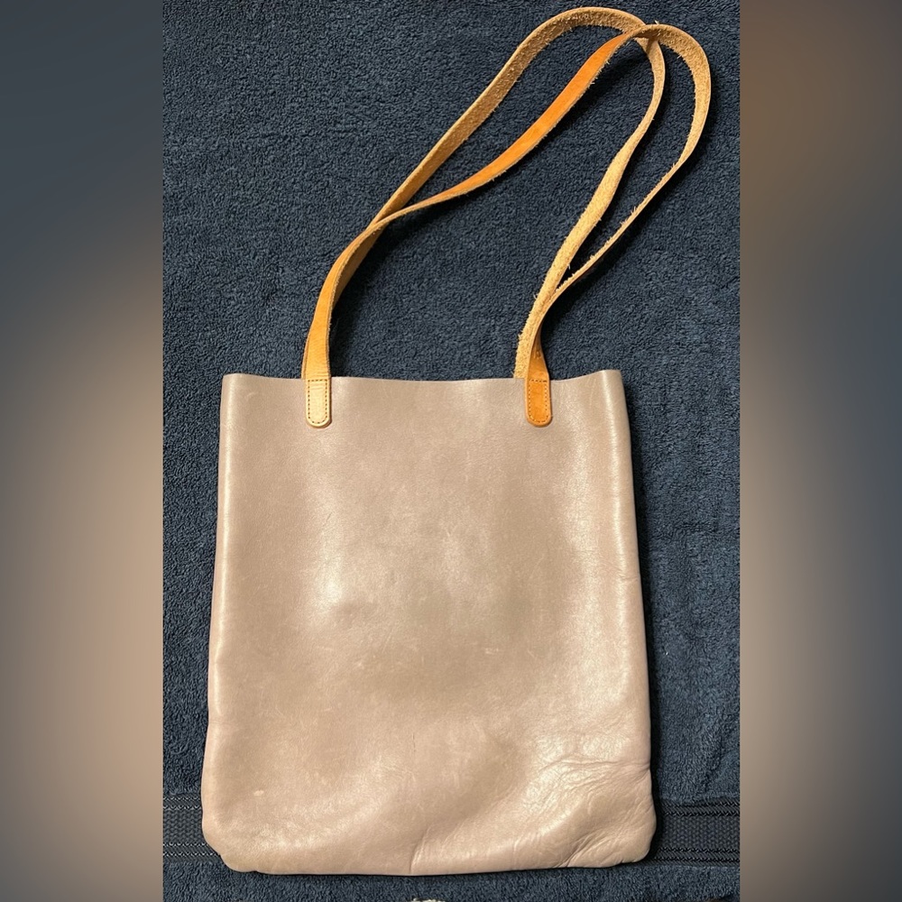 DOUGLAS & CO Detroit: Large Leather Tote - Gray with light brown straps